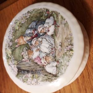 Royal Doulton Poppy's Babies trinket box